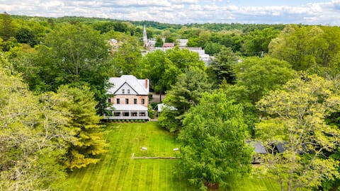 Historic Event Estate | Sleeps 20 | Hudson Valley