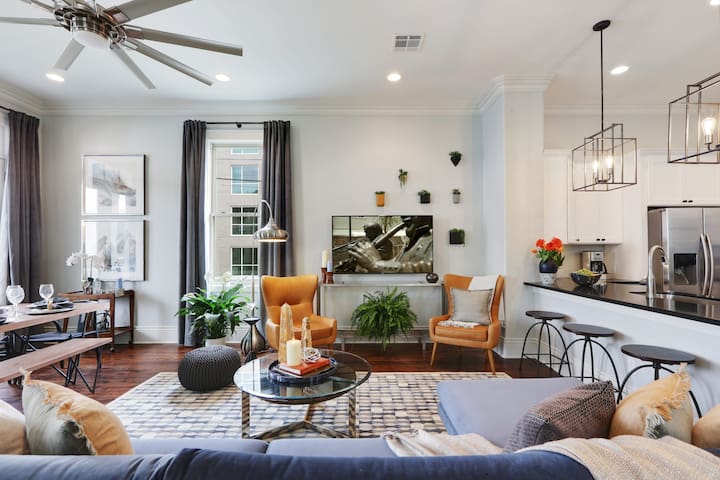 Sunny, Midcentury Luxury Home, near French Quarter gallery image 2