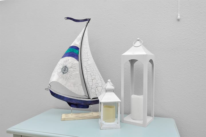 ¡Toma un velero en el agua desde el lago o el océano!