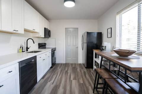Top Airbnb: Chic Boutique Getaway 1 Mile to Beach in Pompano Beach