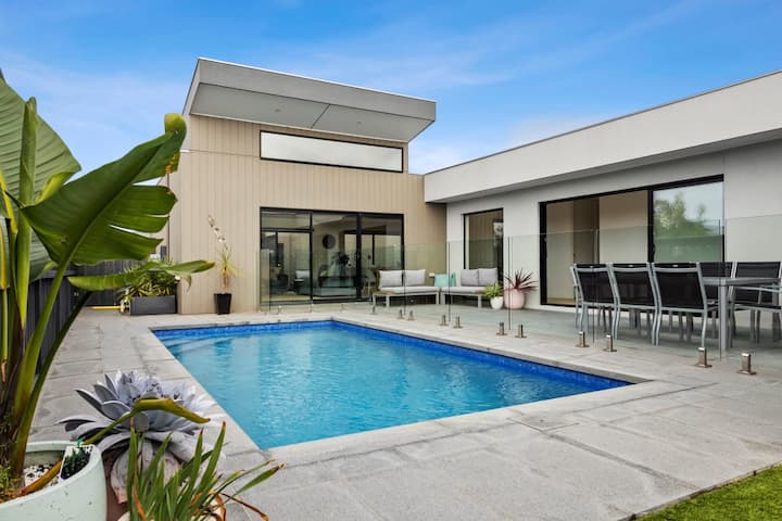 Waurn Ponds Vacation Rentals with a Pool - Victoria, Australia | Airbnb