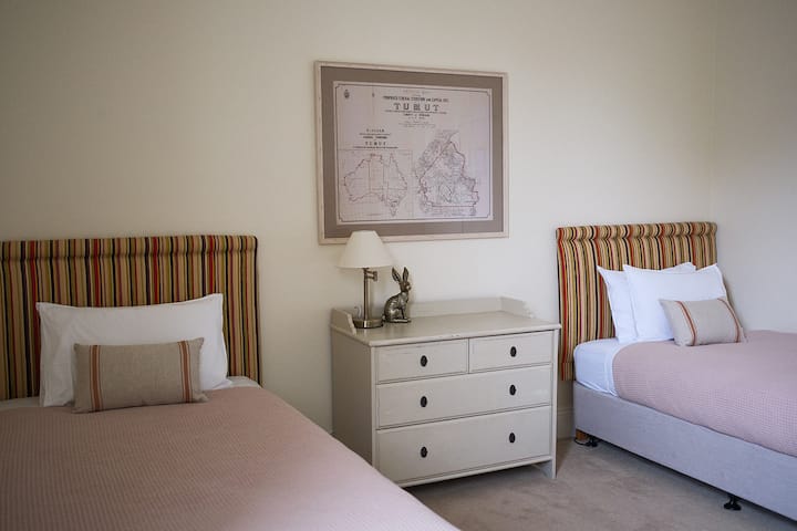 Третата спална соба со два брачни единки