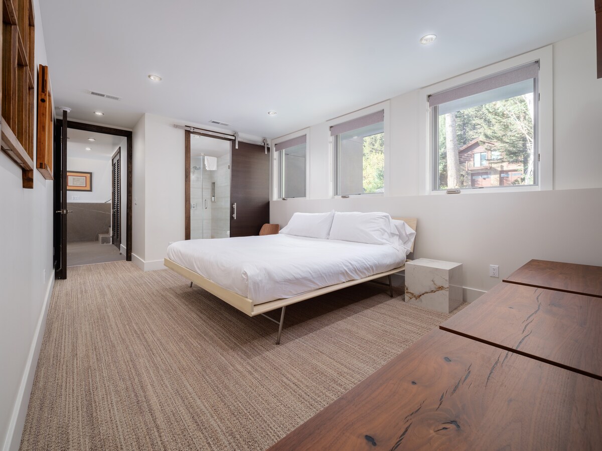 Downstairs King Bedroom 1