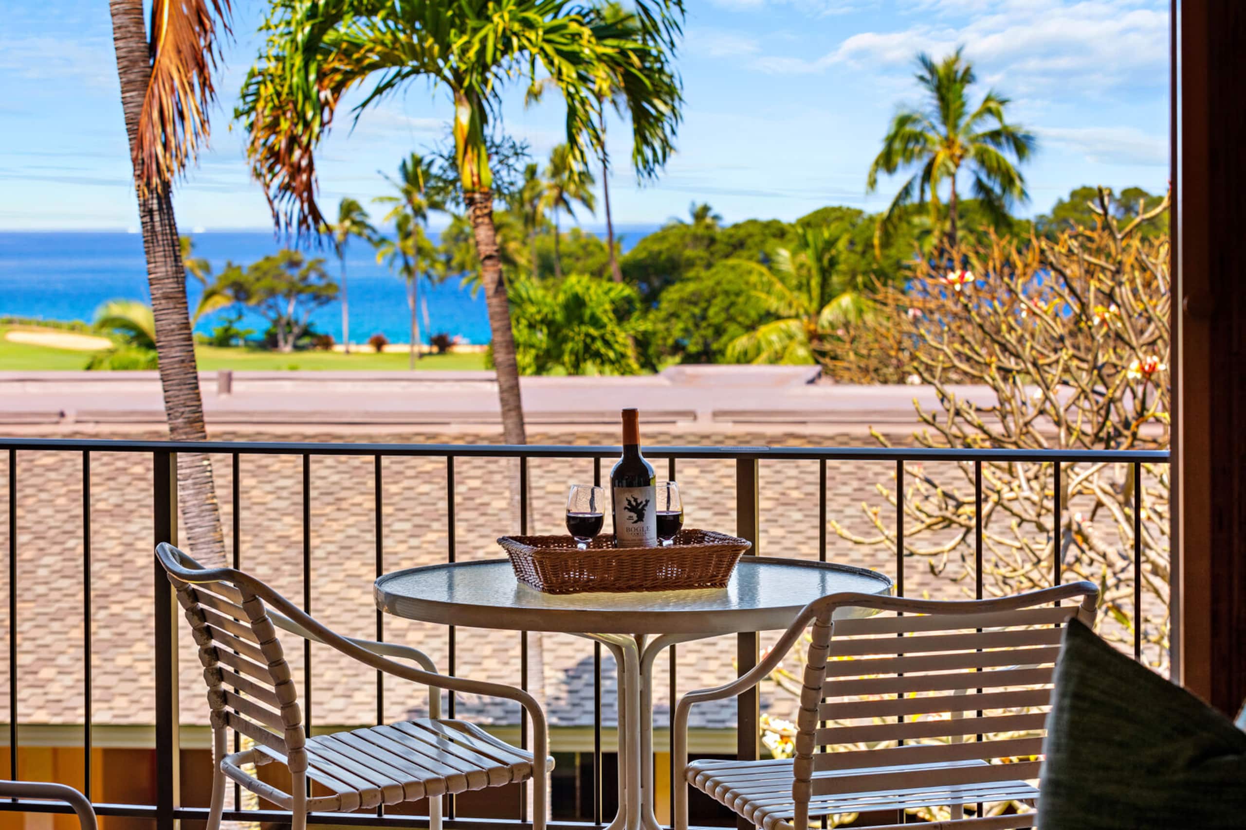 Condo in Lahaina · ★4.71 · 1 bedroom · 2 beds · 1 private bath - Image 1
