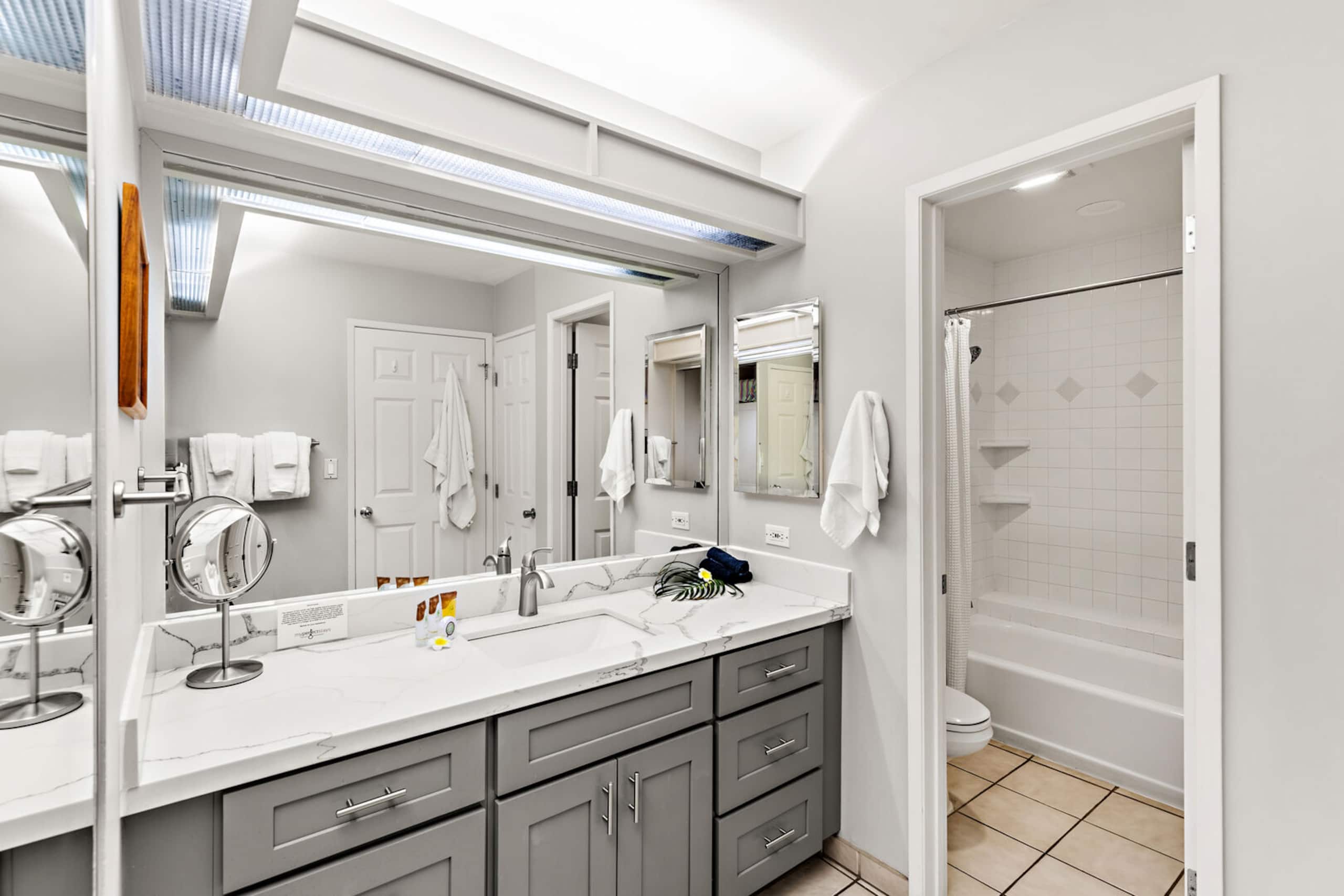 Condo in Lahaina · ★4.71 · 1 bedroom · 2 beds · 1 private bath - Image 19