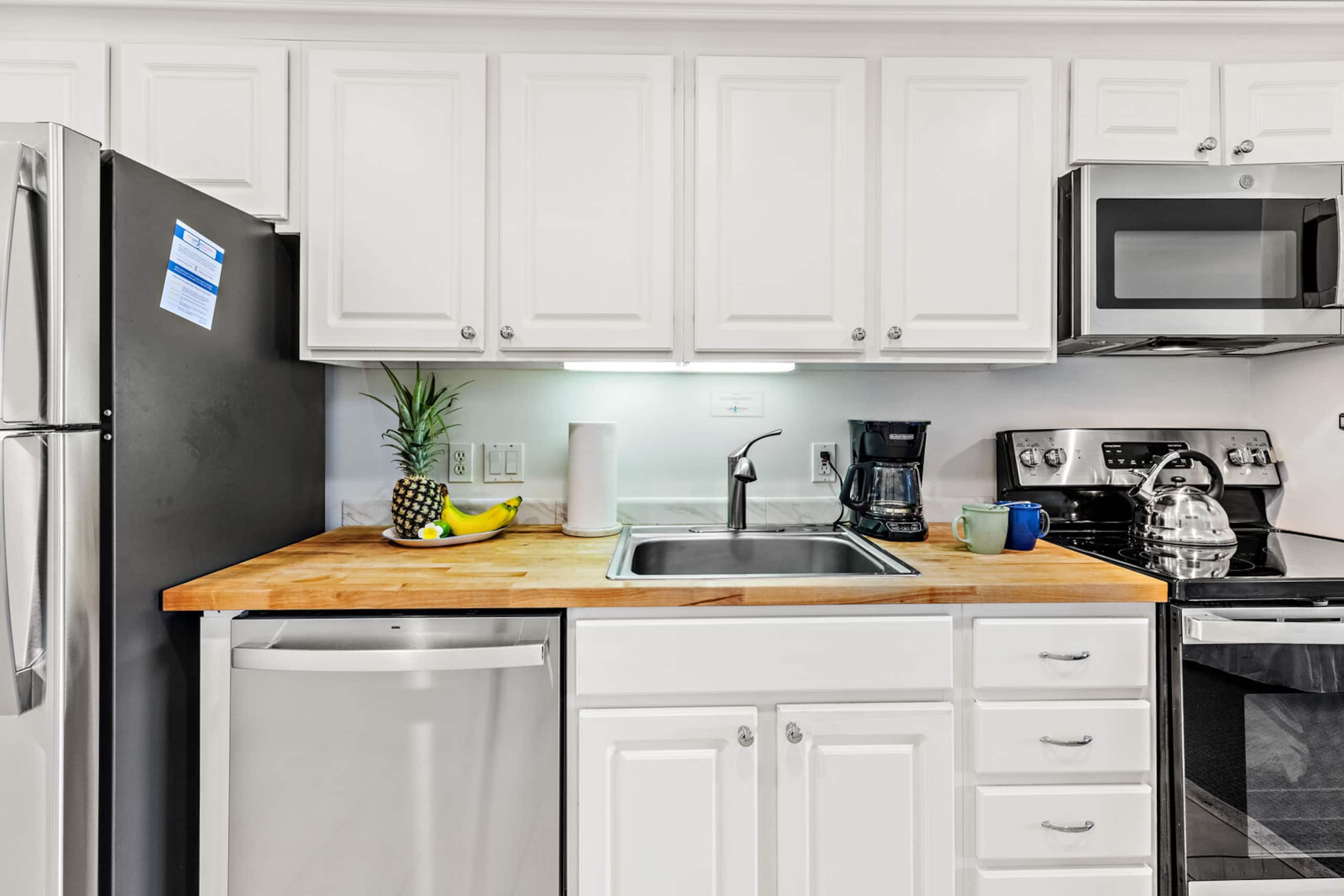 Condo in Lahaina · ★4.71 · 1 bedroom · 2 beds · 1 private bath - Image 16