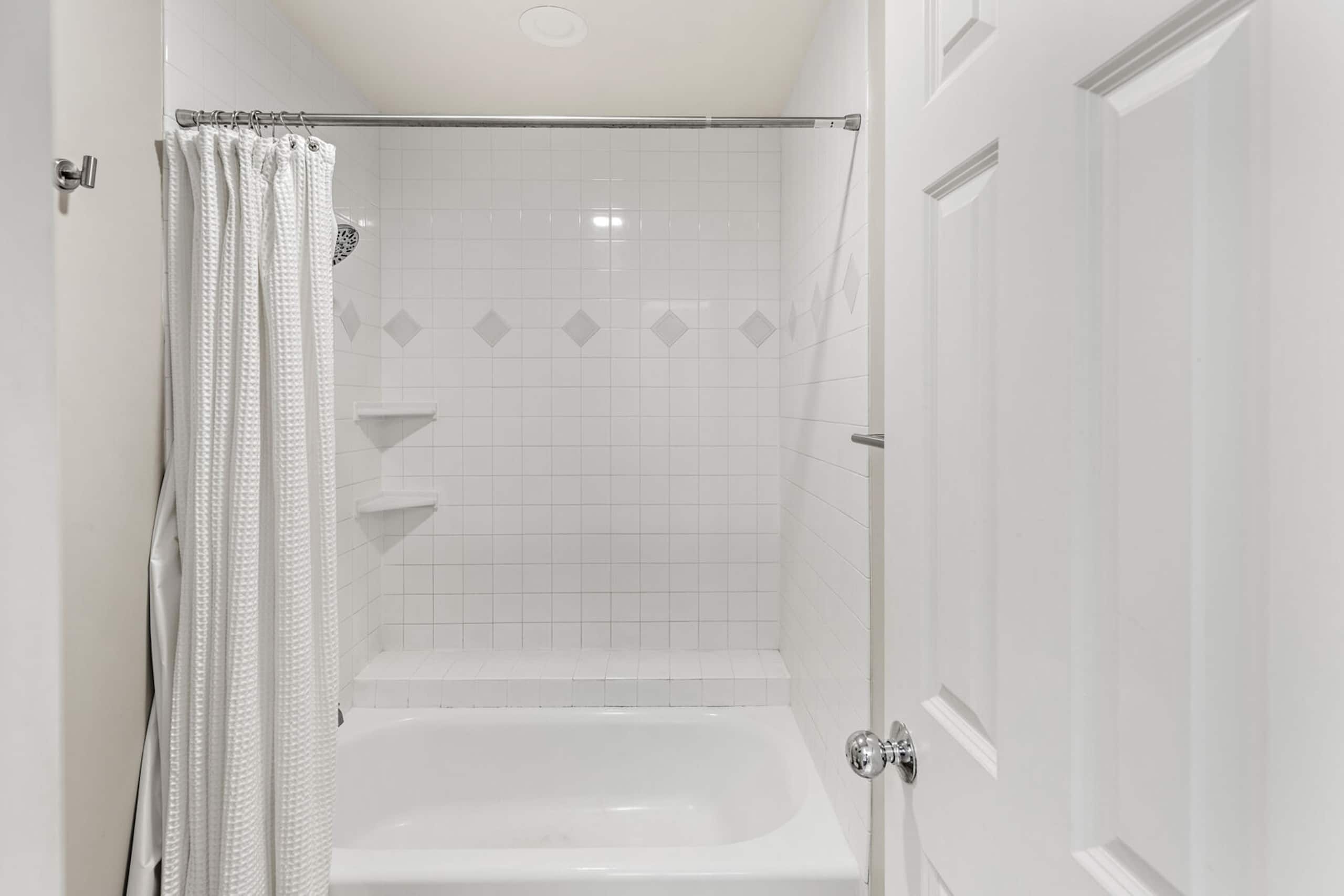 Condo in Lahaina · ★4.71 · 1 bedroom · 2 beds · 1 private bath - Image 20