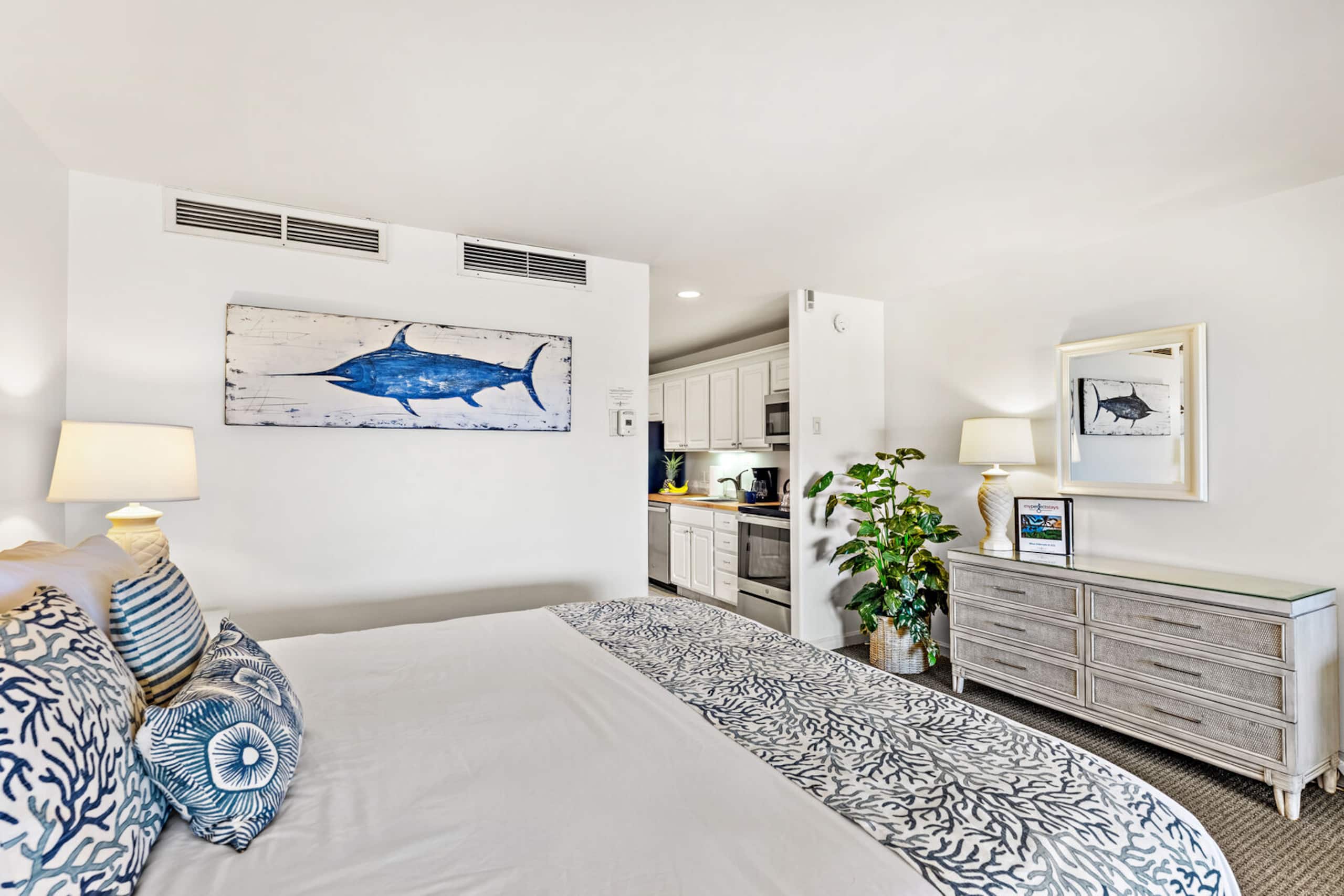 Condo in Lahaina · ★4.71 · 1 bedroom · 2 beds · 1 private bath - Image 11