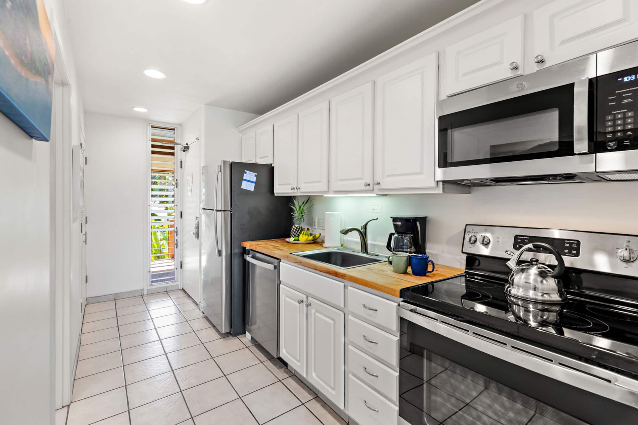 Condo in Lahaina · ★4.71 · 1 bedroom · 2 beds · 1 private bath - Image 14