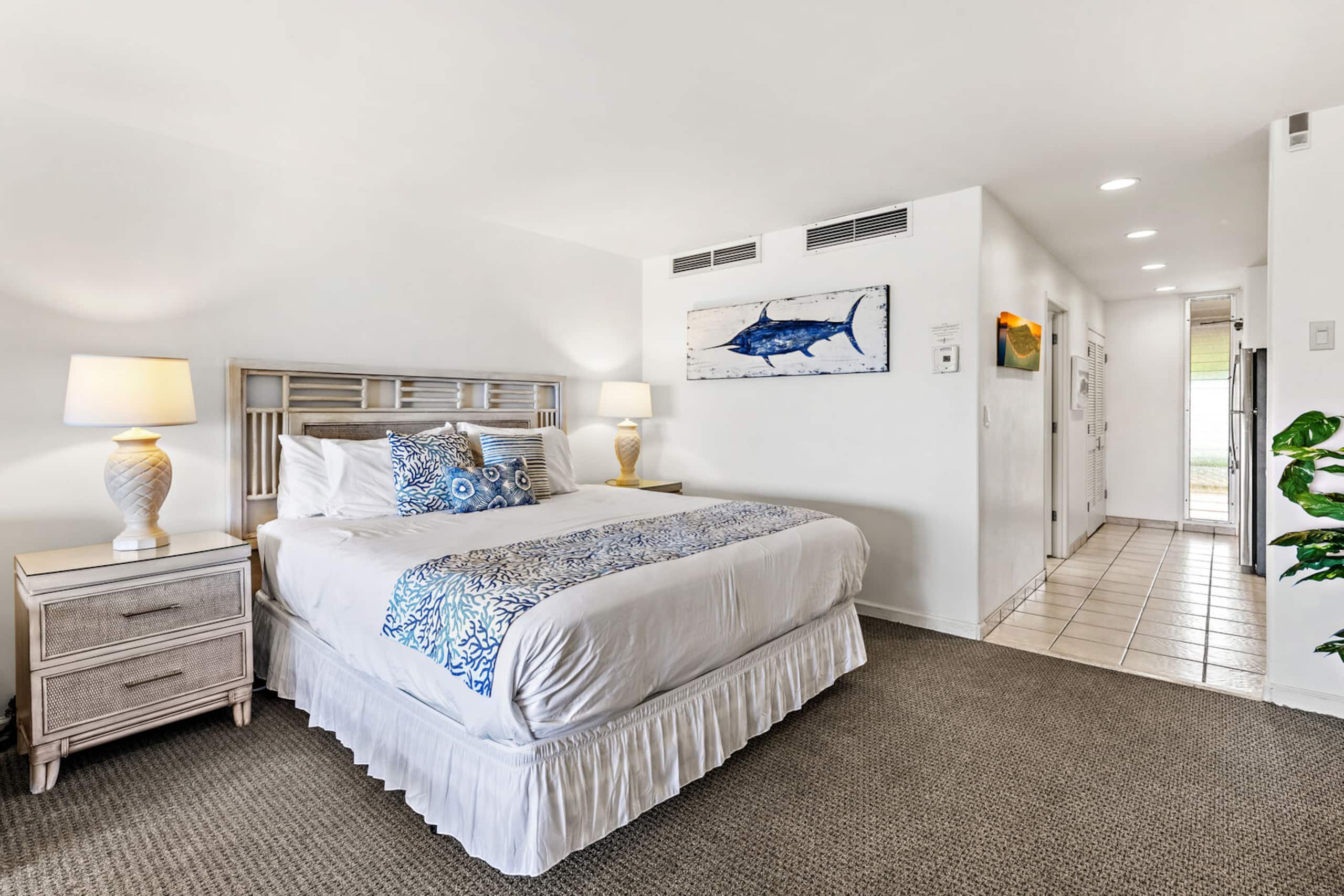 Condo in Lahaina · ★4.71 · 1 bedroom · 2 beds · 1 private bath - Image 12