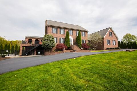 Stone Spring - Heated Salt Pool - on 2.5 Acres
