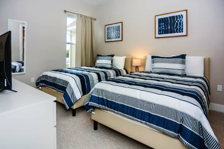 Odpočiňte si v našich posteliach vysokej kvality, hneď po dlhom dni v parkoch!