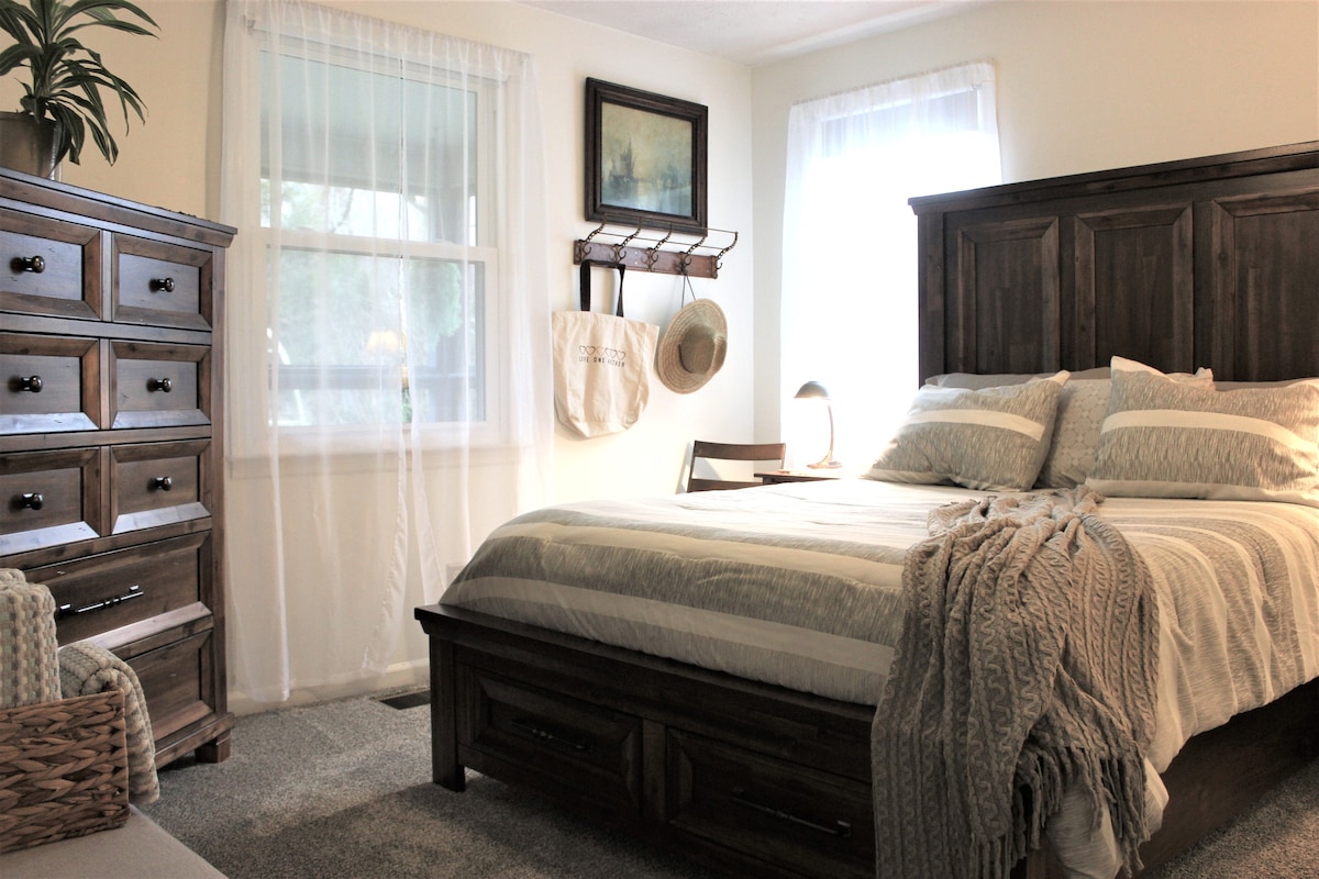 חדר שינה 1 
חדר שינה ראשי (מיטה זוגית)