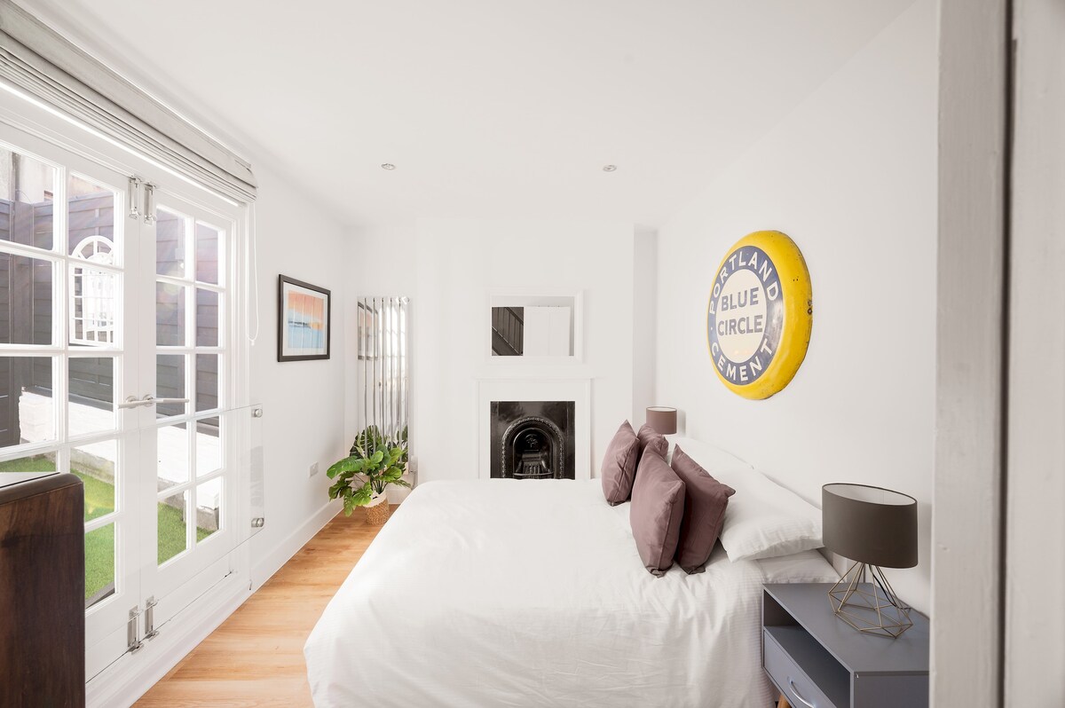 First floor bedroom with comfortable double bed 