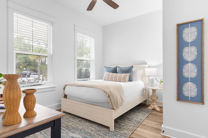 בחדר שינה 4 יש מיטת קווין סייז וחדר רחצה צמוד.