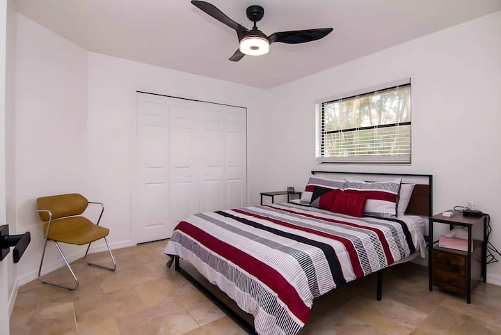 Rest easy after a day of boating and exploring. This cozy second bedroom is your perfect retreat for a peaceful night’s sleep.