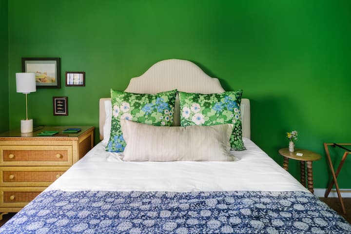 Green Room. Queen Bed. Downstairs. Large Closet. Desk.