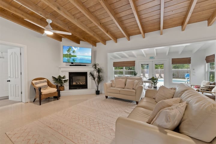 Paradise Palms, Private Backyard W/ Pool, Hot Tub! - Stuart, FL