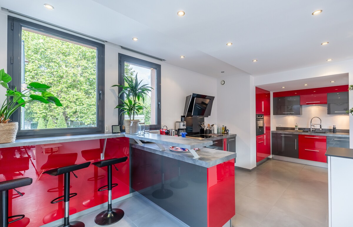 Airbnb performant: The Cosmopolitan Architect Design Home with à Honfleur