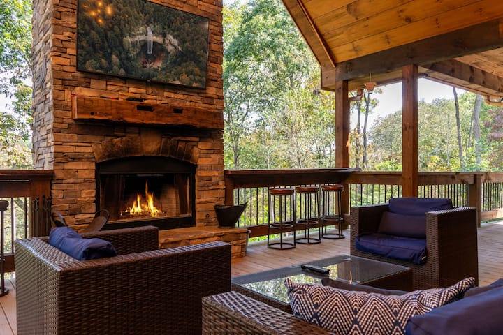 Riverside Relaxation, Fireside Moments & Serene Sips In Mountain Breezes - Toccoa River Mist - Georgia (State)