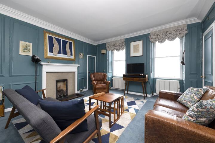 Eclectic Apartment near Edinburgh Castle