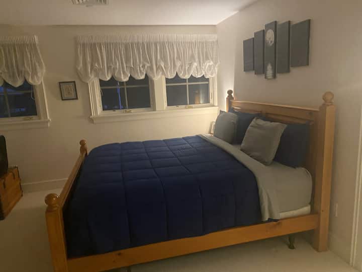 बेडरूम #3 का 10 (राजा) - सलंग्न बाथरूम के साथ