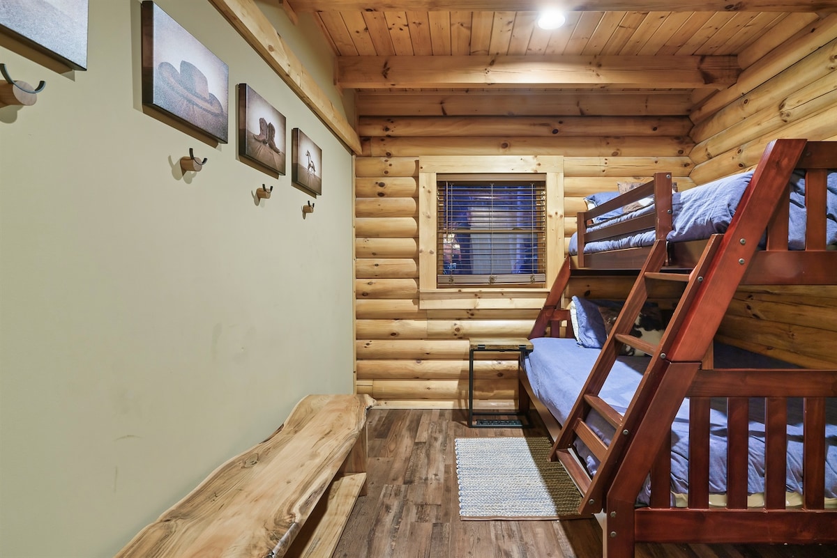 Ზემოთ ორსართულიანი ოთახი (ფუტონიც დაემატა)