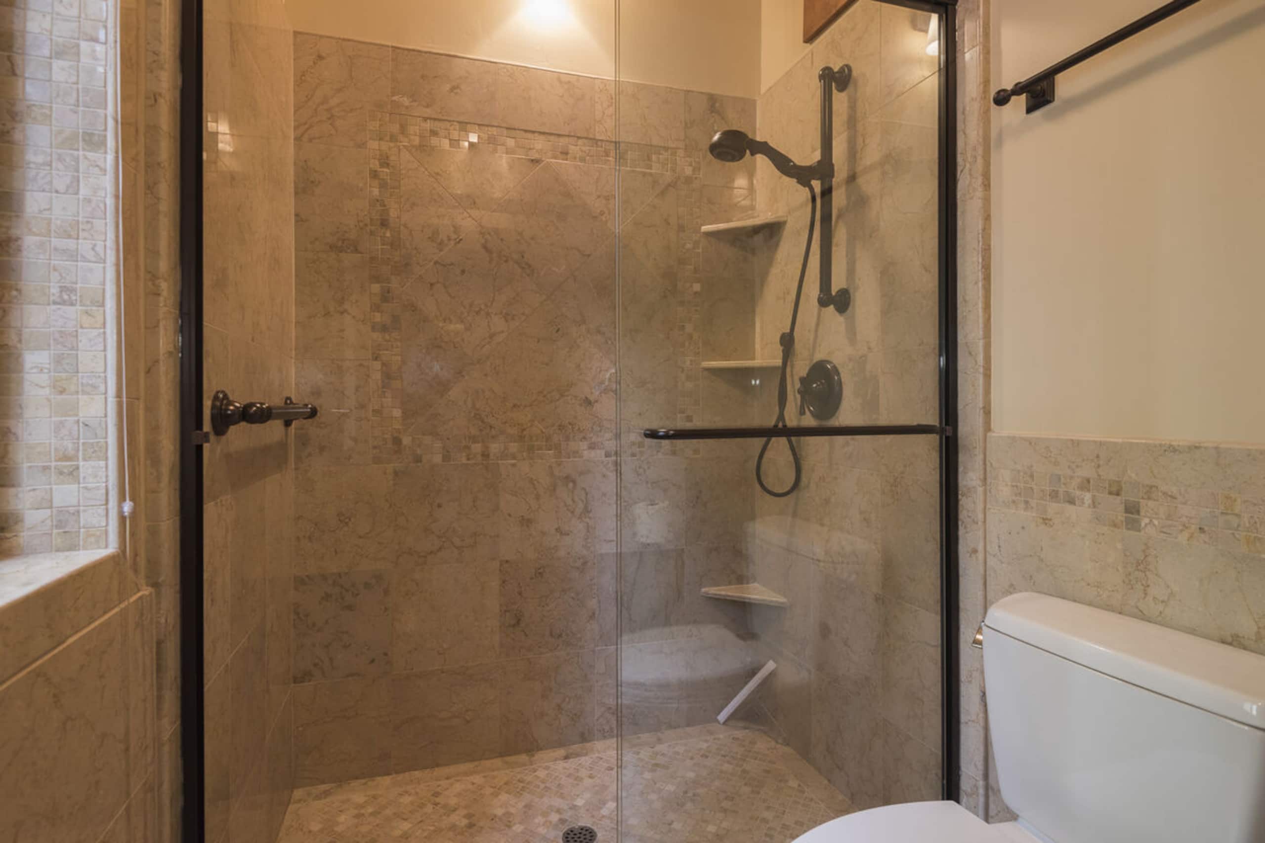 Luxury Lakefront Townhome in Northshore - Photo 19