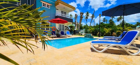 Sleeps 12 | Queen beds | Ocean | Sunsets | 2 units