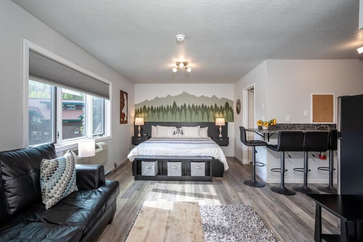 Ski-in/ski-out Studio At Whitefish Mountain Resort W/gorgeous Views & Ac - Whitefish Mountain Escape - Whitefish, MT