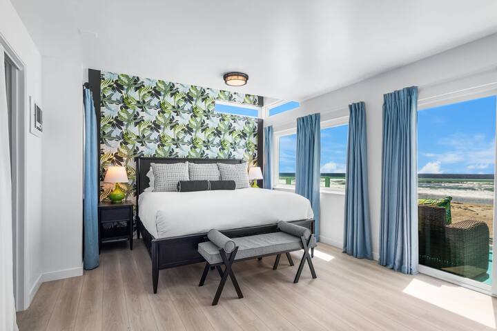 The Key Lime Oasis, Gorgeous Second-Story Unit! gallery image 3