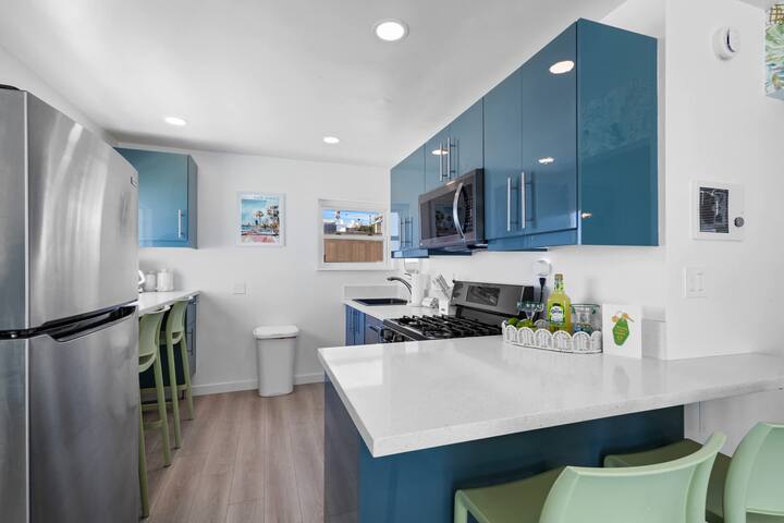 The Key Lime Oasis, Gorgeous Second-Story Unit! gallery image 2