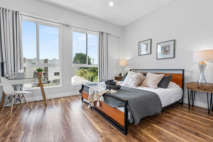 Private & Modern 4BR Townhouse in Sherman Oaks