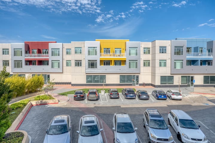 Blueground | Palo Alto, a/c, pool, walkable area gallery image 5