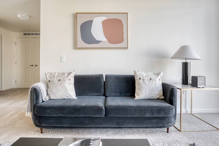 Blueground | Palo Alto, a/c, pool, walkable area gallery image 2