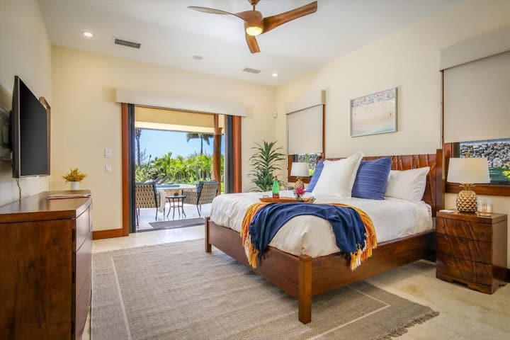 Makai Master Bedroom With Private Entry to Lanai 