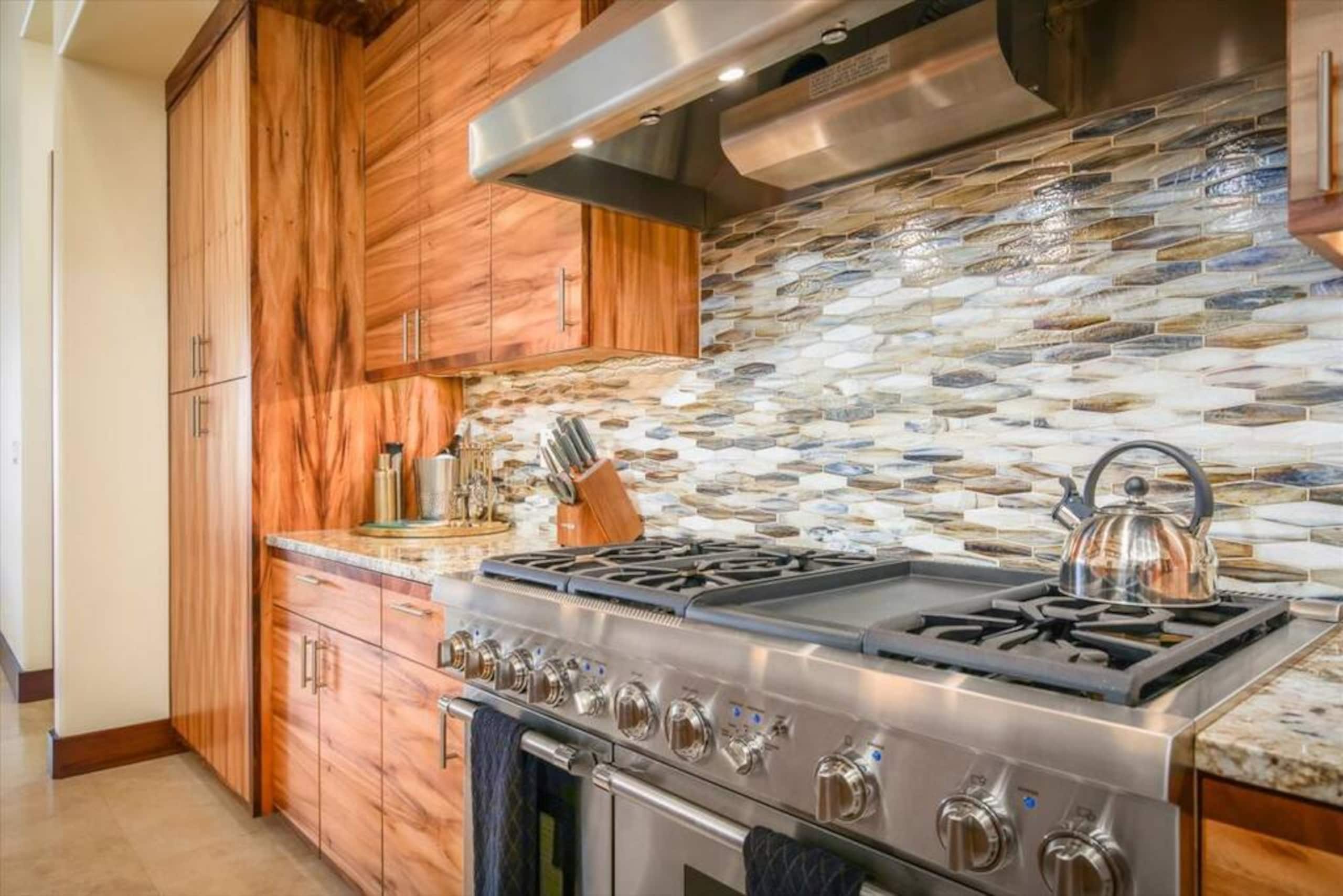 Home in Waikoloa Village · ★5.0 · 4 bedrooms · 5 beds · 4 baths - Photo 8