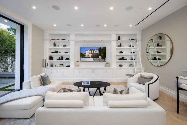 Designer Beverly Grove Villa W/ Pool & Theater - 洛杉磯, CA