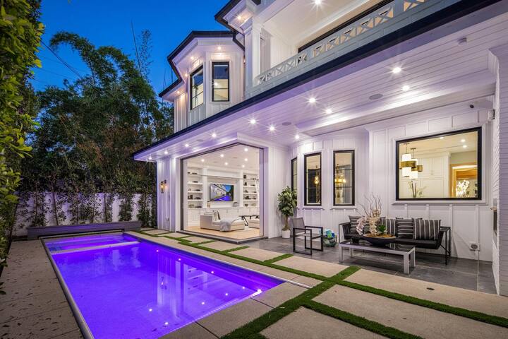 Stylish Beverly Grove Villa with Poolside Escape gallery image 5