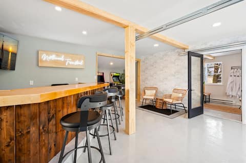 Northwoods Farmstead: Bar/Sauna/Games on 1.5 Acres