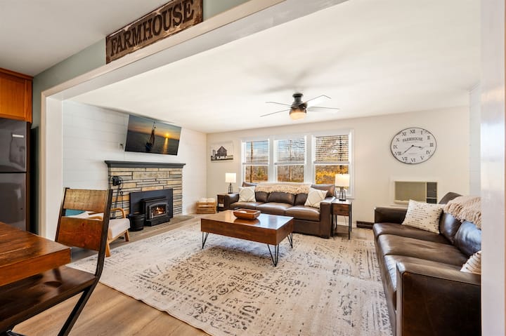 มารวมตัวกันในคืนดูหนังเงียบๆหลังจากสำรวจดอร์เคาน์ตีมาทั้งวัน