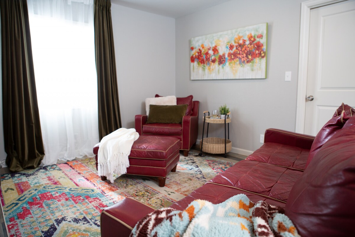 Top performing Airbnb: Cozy Bungalow w/Hot Tub & Fire Pit, Walk Downtown in Loveland