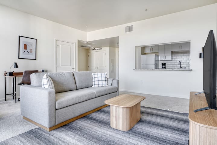 Blueground | Palo Alto, a/c, pool, walkable area gallery image 3