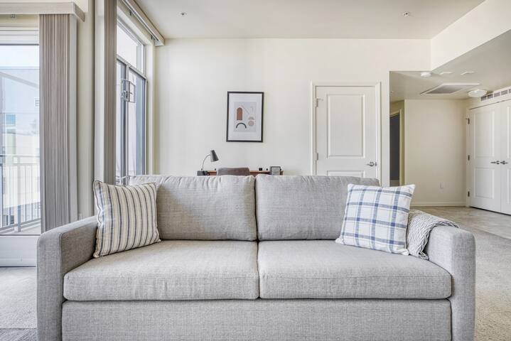 Blueground | Palo Alto, a/c, pool, walkable area gallery image 2