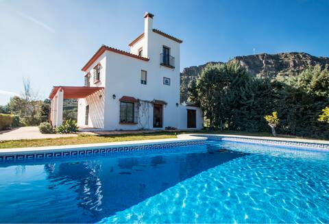 House with King's Walking Pool