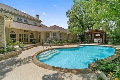 Amazing Luxury 5 Bedrooms Home with Private Pool