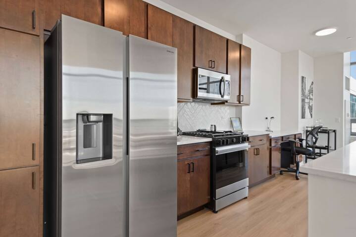 Penthouse Escape + Vibrant West Loop Access gallery image 2
