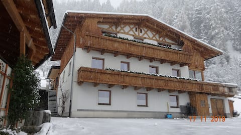 Top Airbnb: cosy mountain apartment - Forsthaus Jehle in Sankt Anton Am Arlberg