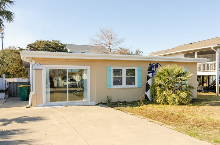Pet Friendly Cottage Near Kb Pier - K148 - Kure Beach, NC
