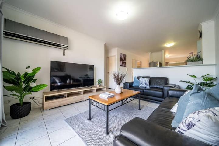 Sage On Bewesrelaxed Cbd Base With Tennis Court - Adelaide